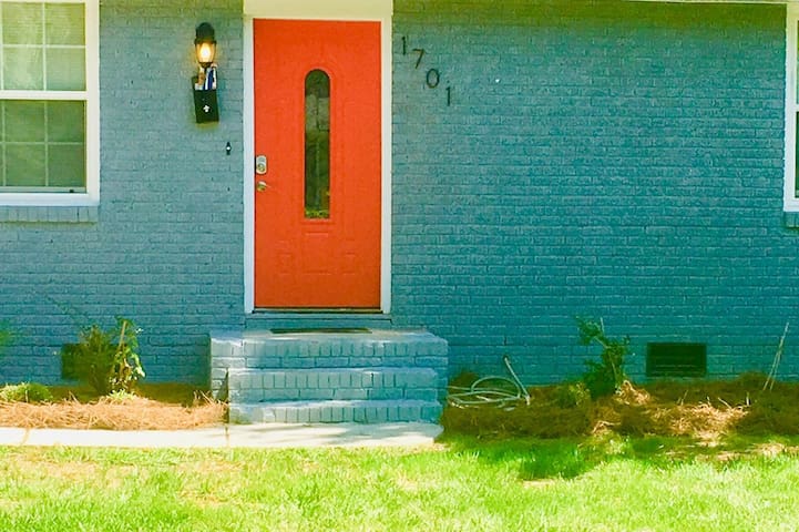 Little Red Door On The East Side Houses For Rent In Charlotte