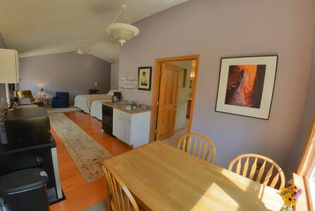 Sanitized Studio near downtown w/Jacuzzi Bathtub