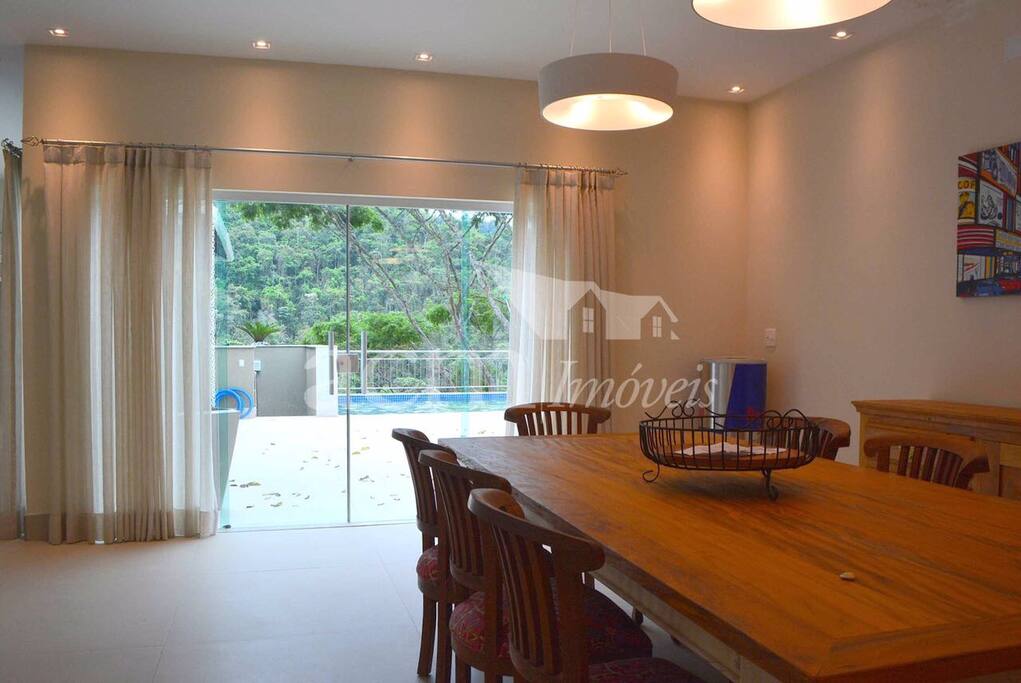 Sala de jantar, mesa com 8 cadeiras