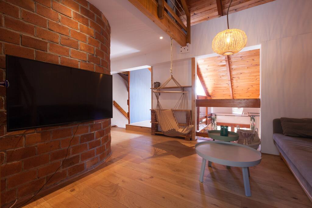 Salon cosy et équipé