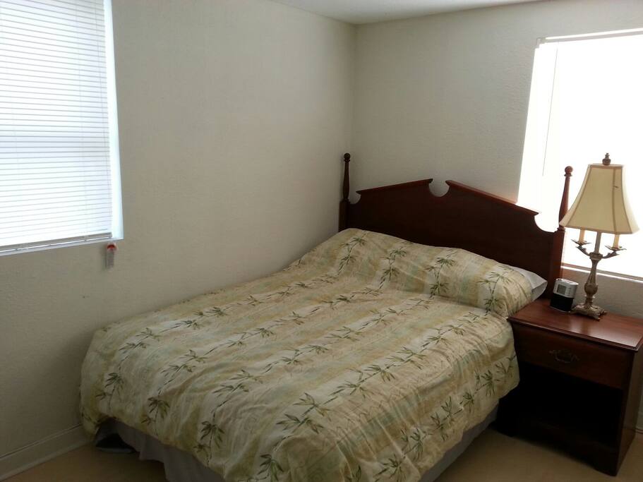 Main bedroom. Full bed