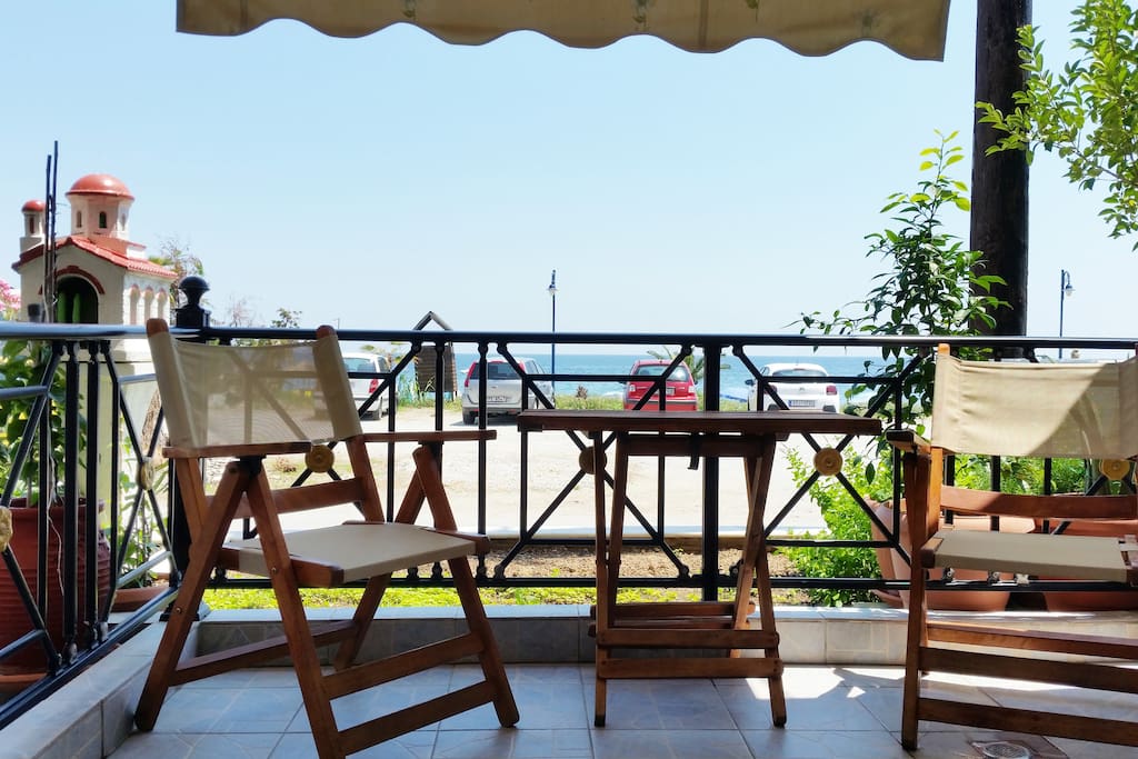 Μπαλκόνι με θέα θάλασσα