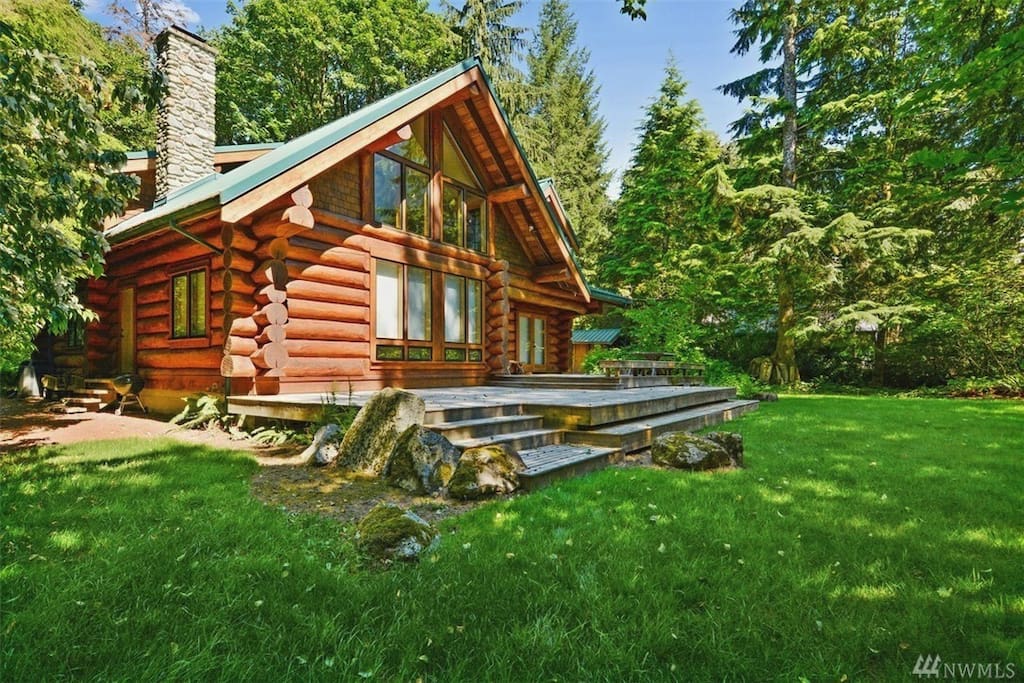 Sky River Lodge near Steven's Pass Ski Resort Cabins for Rent in