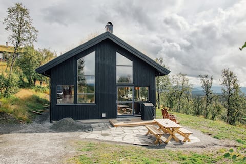 Modern mountain cabin-calm place- near Beitostølen