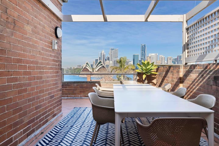Spacious Kirribilli Penthouse – Spectacular Views gallery image 5