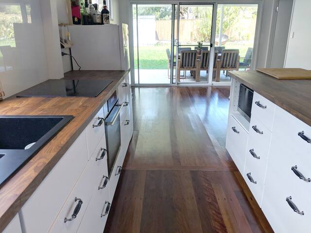 Emerald Beach House Getaway gallery image 5