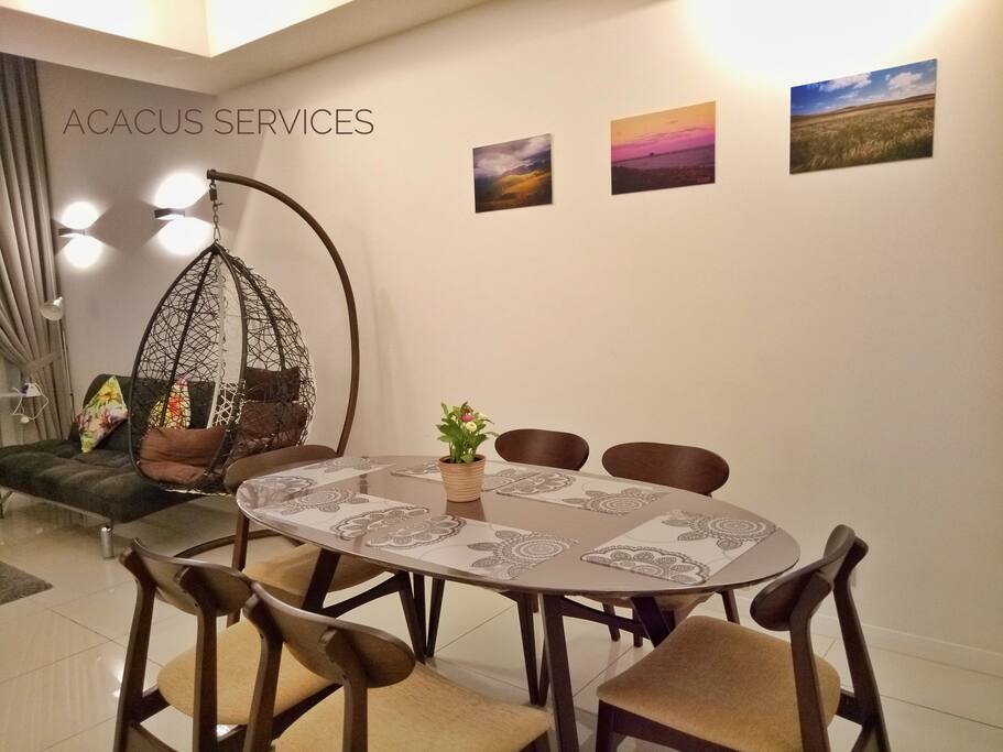 Stylish dining table for 6