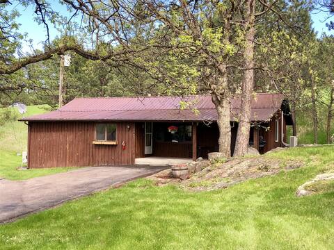 18 - 19 Bunkhouse Multi-Family Cabin with Loft, Sleeps 10