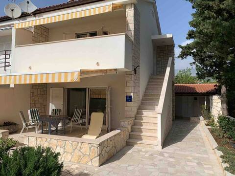 Modern holiday apartment in Jadranovo at the sea