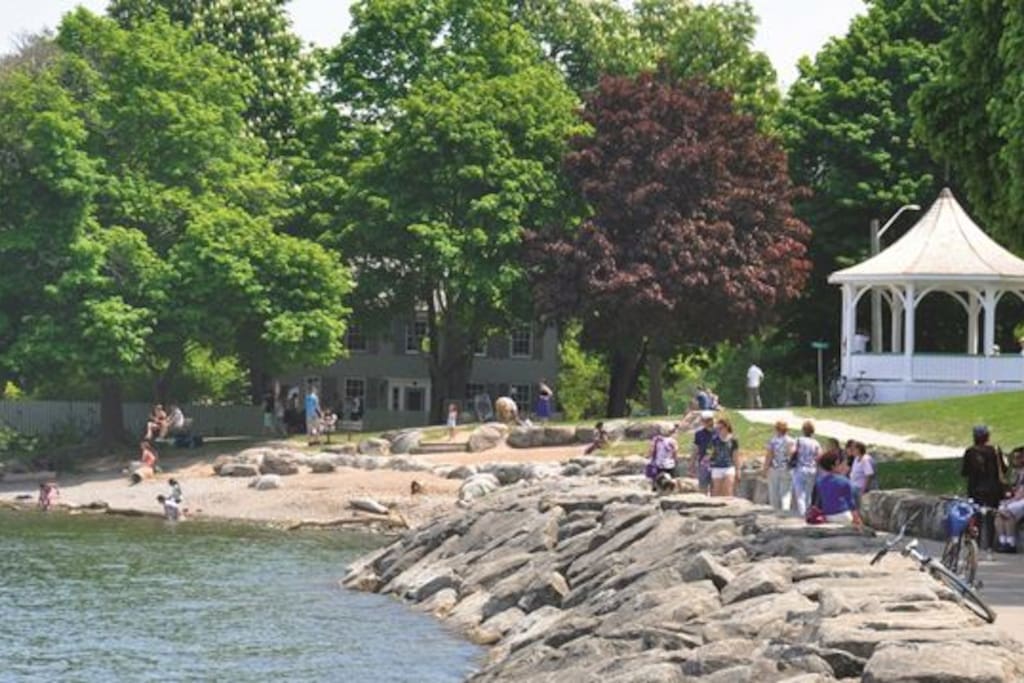 Minutes away from the lake on King and Front street overlooking the historic War Fort George