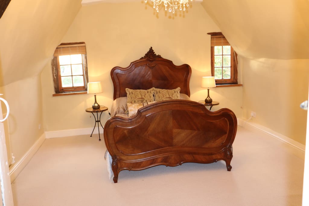 The Attic Suite - bedroom