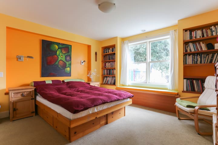 Garage Parking, Private Bath, Quiet Room, Garden