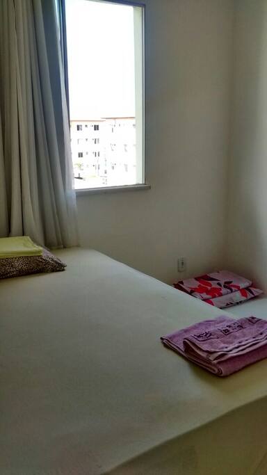 Quarto cama de casal.