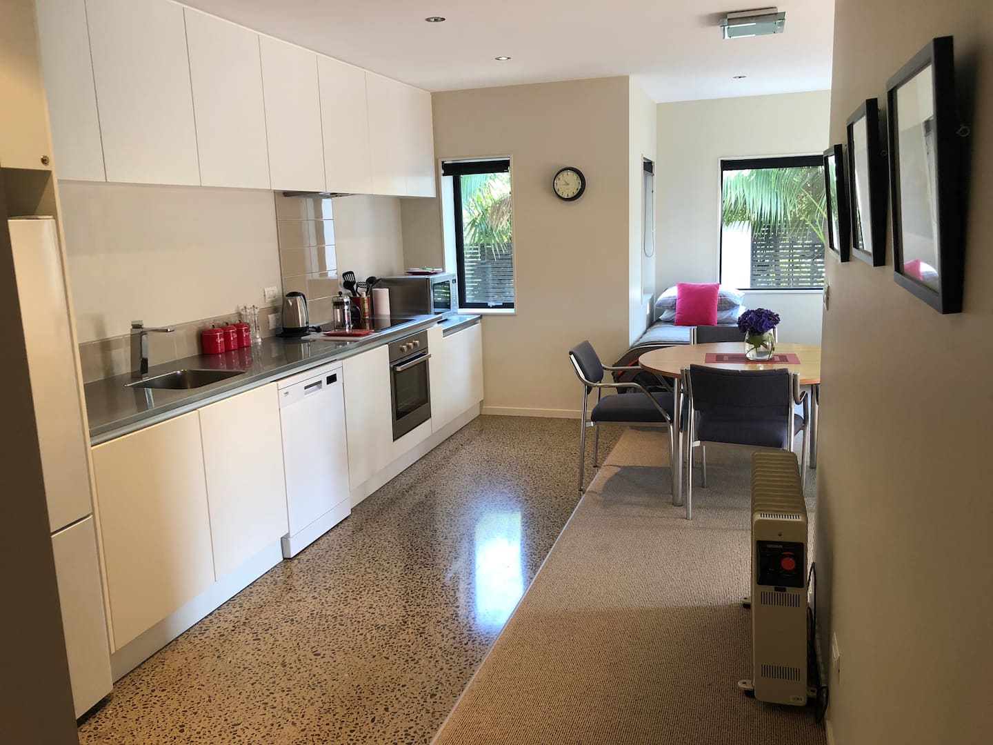 Alabasta - Modern Apartment Accomodation. 1