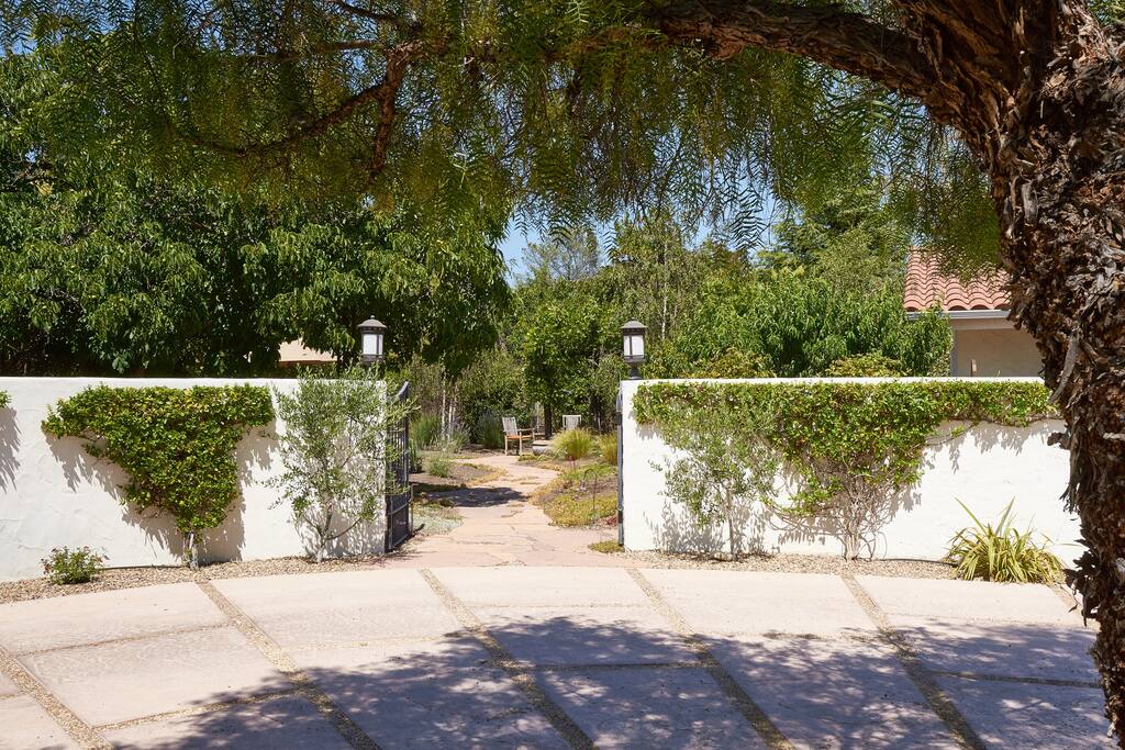 Entrance through yard to guest suites
