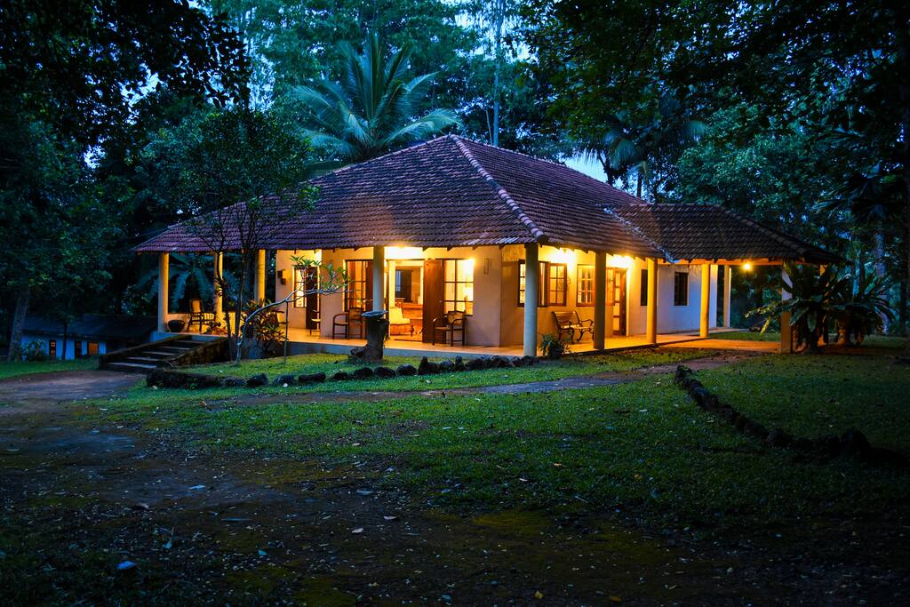 Captain's Lodge in the evening
