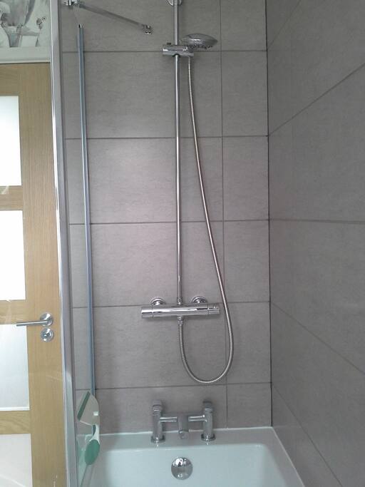(Upstairs) Bath / shower