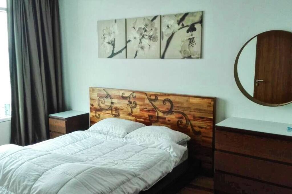 This BedRoom comes with a Queen Bed