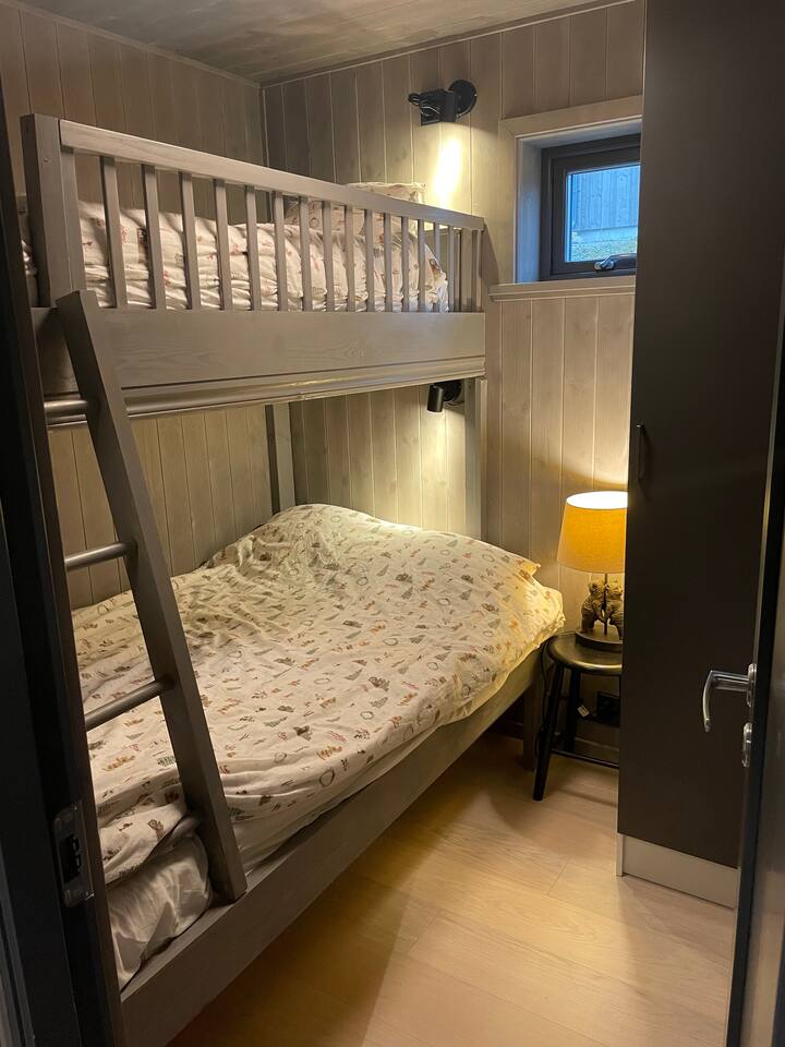 Litera familiar, dormitorio dos en el piso inferior