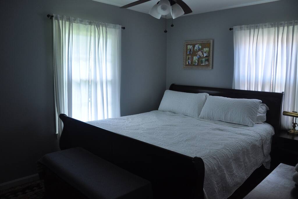 Bedroom 1: king size bed