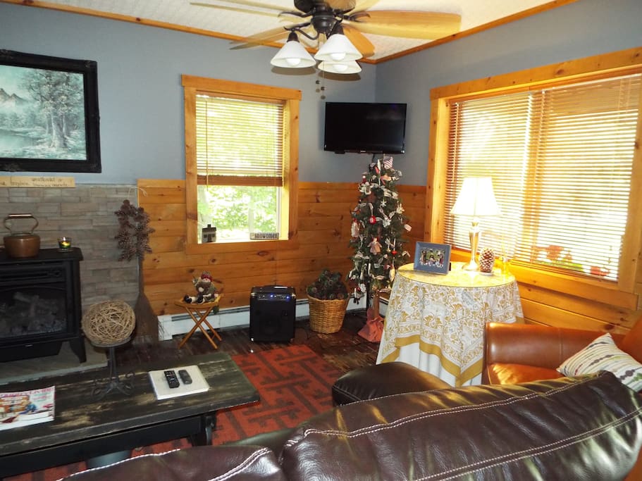 Sunny & cozy living space with gas fireplace