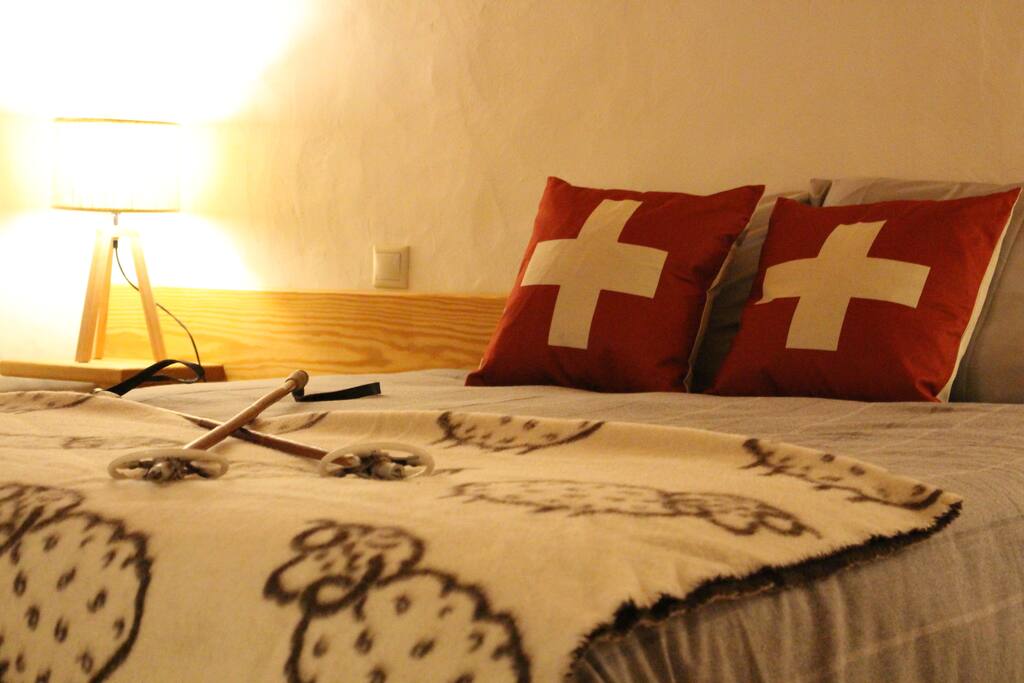 Cozy Bedroom (#1)