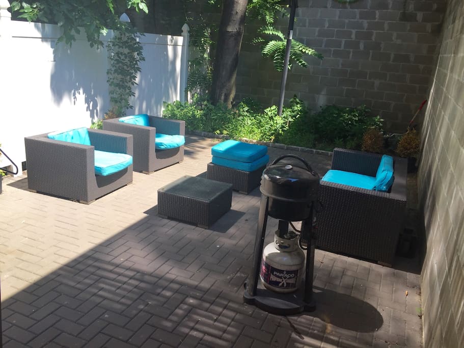 PRIVATE OUTDOOR SPACE