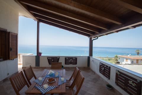 BLUE HOUSE with free parking by Perry-Holiday