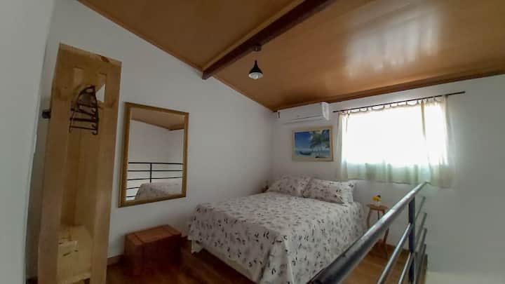 Chumba kwenye mezzanine.