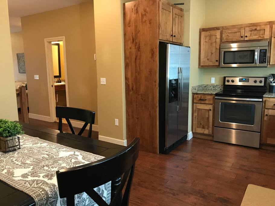 EAT IN KITCHEN
2ND LEVEL