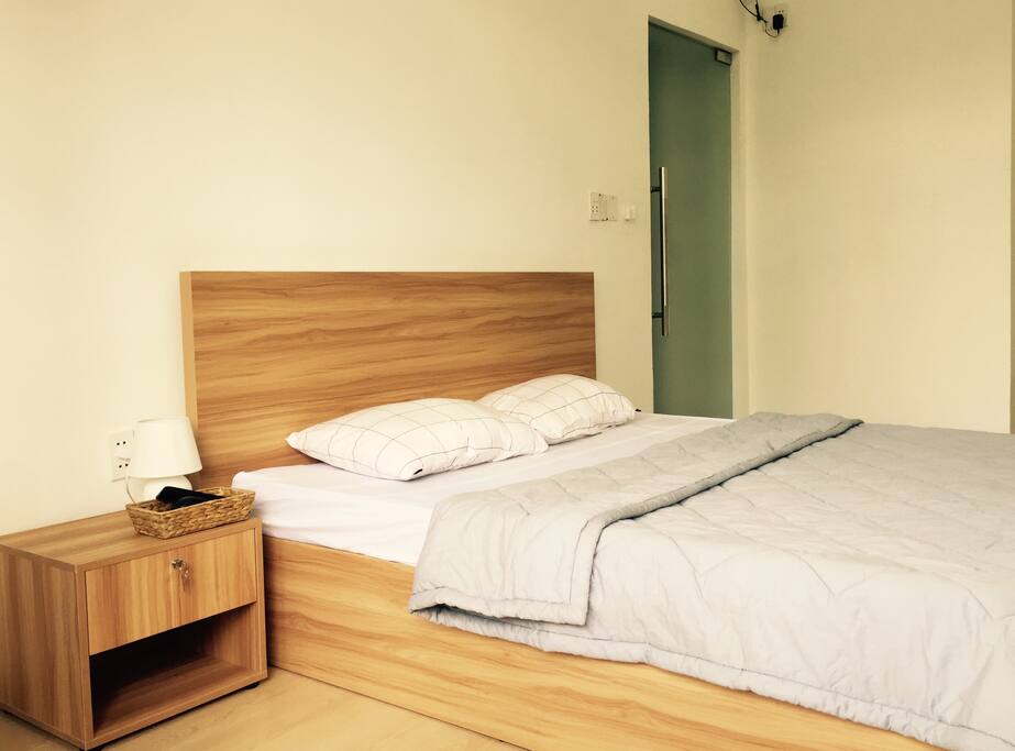 King size bed with comfortable mattres