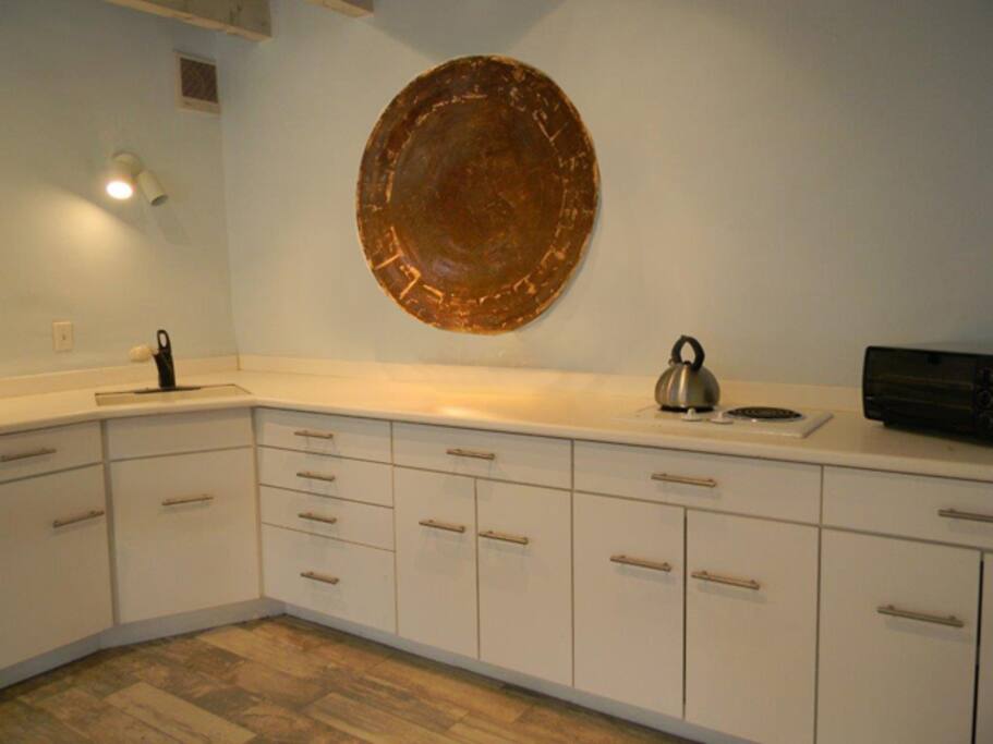 Contemporary kitchen with 2 burner stovetop (no oven)