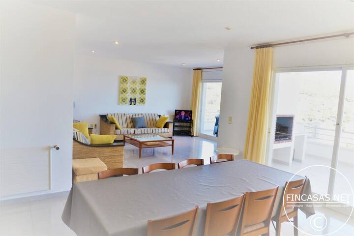 Spacious appartment, terrace with spectacular view