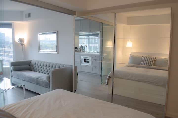 Absolutely Gorgeous Yorkville Condo - Toronto