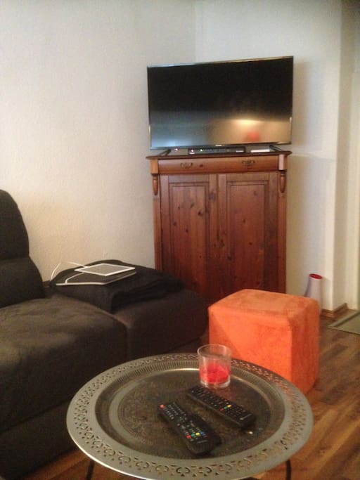 Wohnzimmer mit Fernseher