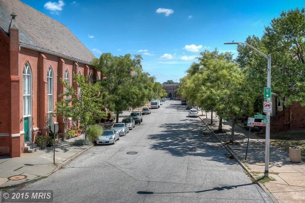 Nice neighborhood, close to stadium, ball park, Convention Center, Inner Harbor and more.