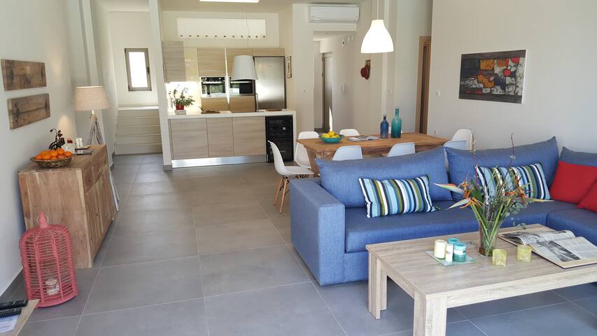 “Sea Queen Villa” 100m from “blue flag” beaches. gallery image 5