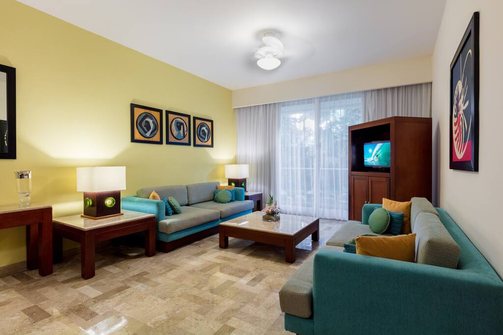The living area includes 2 sleeper sofas and a flat screen TV.