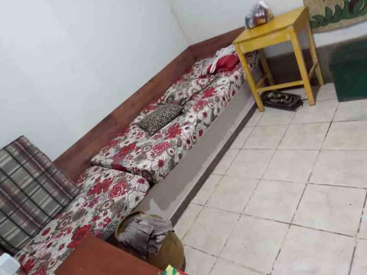 La sala con este sofá súper encantador 