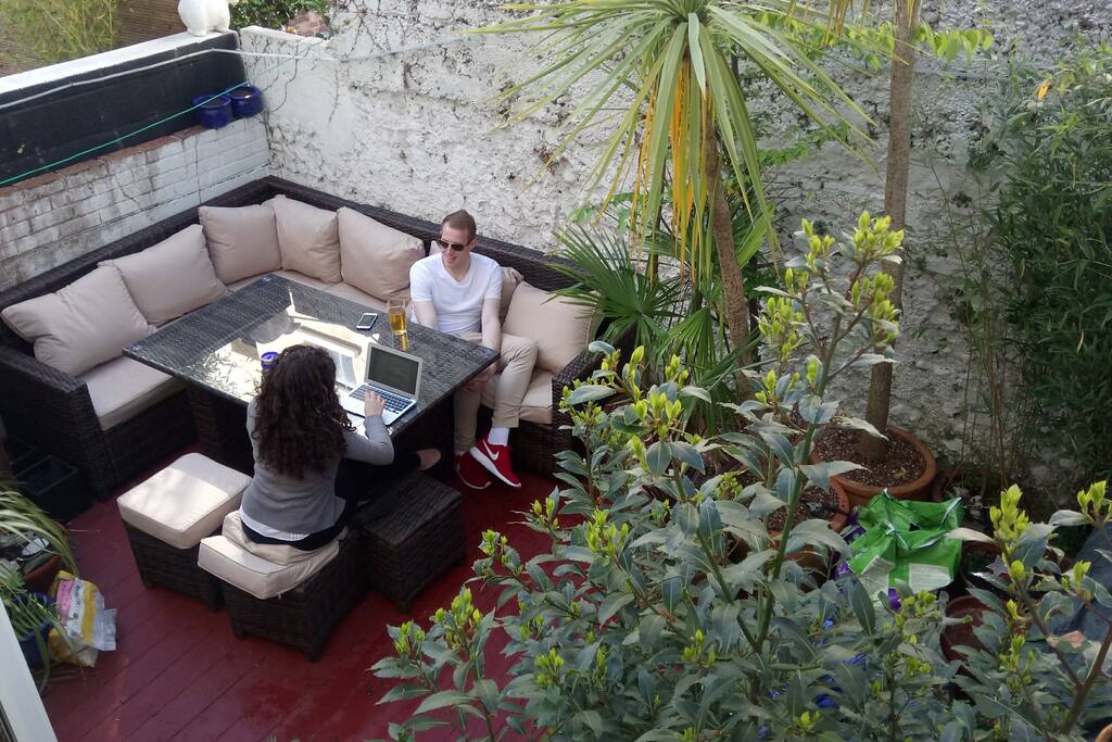 Courtyard Lounge