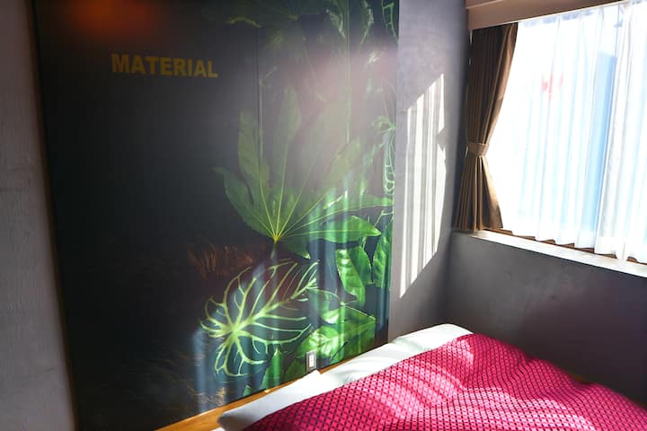 "Hisia ya kupendeza ya hoteli na chumba ni nzuri. Inachanganya mtindo wa jadi, kulala kwenye futon, ingawa ni godoro la kustarehesha, na hisia ya kisasa. Kwa ujumla tukio zuri.”
Matej - Slovakia