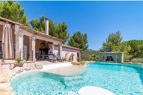 "Mas provençal" infinity pool with waterfall.