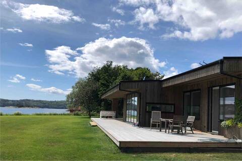 Modern, large 13-bed seaside summer house