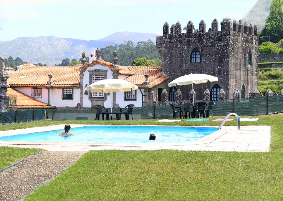 Piscina, comum às Casas da Loureira