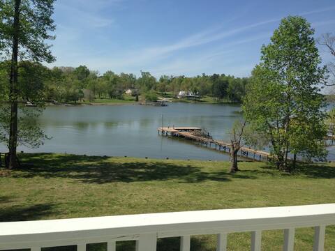 Escape to the Lake: Spacious Home-Relax-Rejuvenate