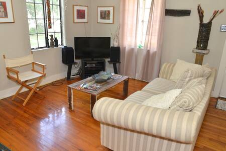 Charming carriage house near LSU