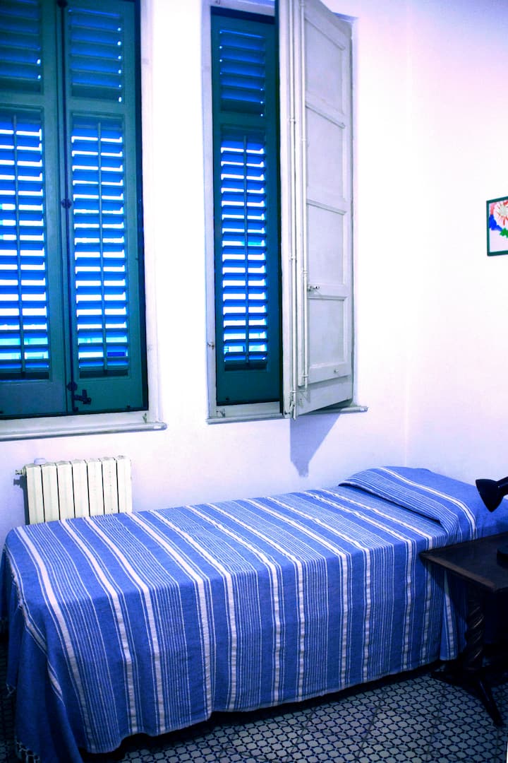 habitación con cama individual 5 