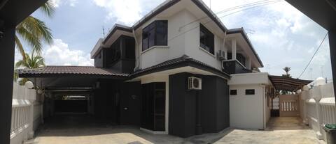 Homestay Muar - House for rent -10 rooms (22+ pax)