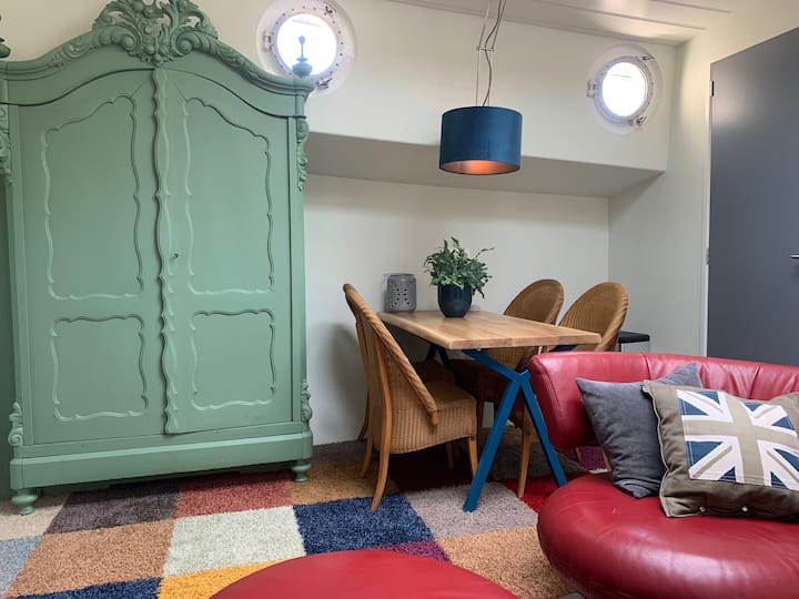Houseboat-apartment, 567 Meter From Trainstation - Zaandam