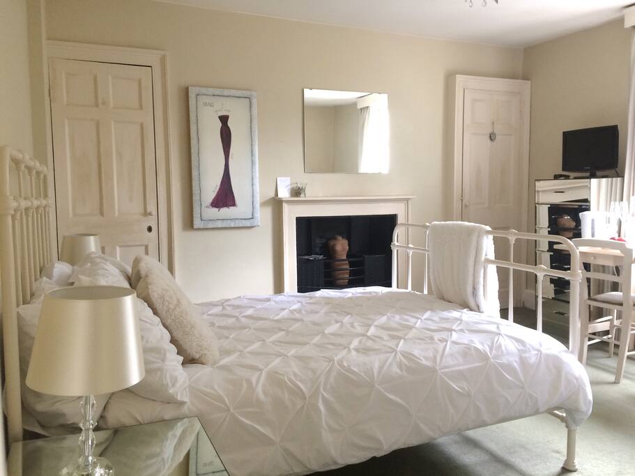 Bedroom -Double bed,in a lovely bright,airy room.